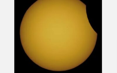 LA VANGUARDIA: L’eclipsi solar del 2026 obre un càsting i reserves pel cel de Prades i de Montsant